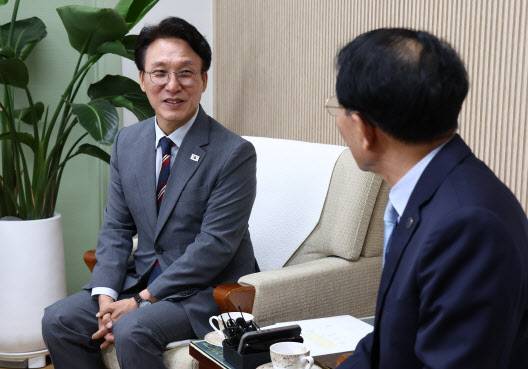 김민석 국무총리(왼쪽)(사진=연합뉴스)