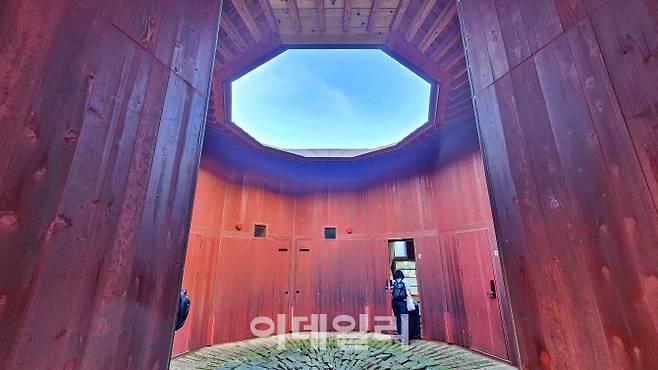 일본 도쿠시마현 쓰레기 제로 마을인 가미카쓰초에는 쓰레기제로를 직접 체험할 수 있는 ‘호텔Y’를 직접 운영하고 있다.