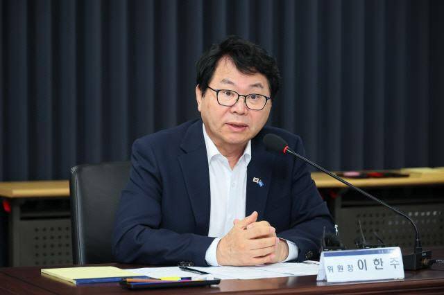 이한주 국정기획위원장이 25일 서울 종로구 국정기획위에서 열린 AI 3대 강국 도약을 위한 토론회에서 발언하고 있다. 사진=연합뉴스