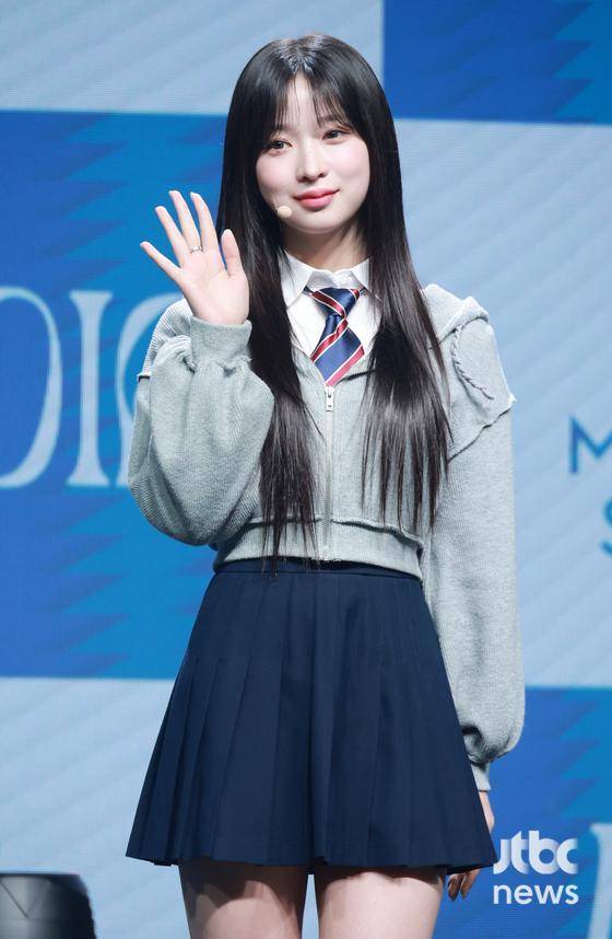 그룹 빌리 하루나가 28일 오후 서울 마포구 신한 pLay스퀘어에서 열린 미니 4집 '더 빌리지 오브 퍼셉션: 챕터 쓰리' 쇼케이스에 참석해 포즈를 취하고 있다. 김현우 엔터뉴스팀 기자 kim.hyunwoo3@jtbc.co.kr (콘텐트비즈니스본부)