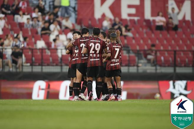 K리그2 부천FC가 한국프로축구연맹으로부터 제재금 300만원 징계를 받았다. (프로축구연맹 제공)