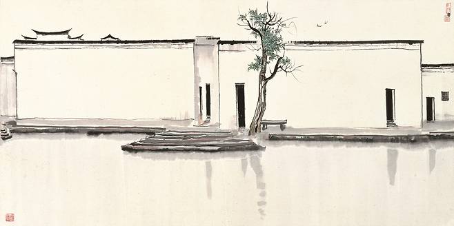 우관중, 두 마리 제비, 1981, 종이에 먹과 채색, 홍콩예술박물관 소장(우관중과 그의 가족 기증) (예술의전당 제공)