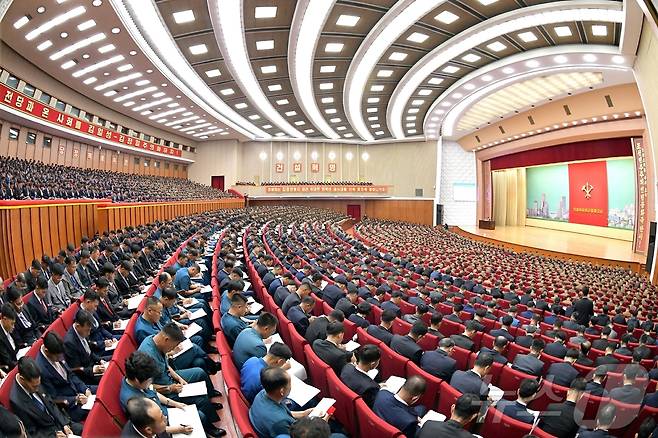 (평양 노동신문=뉴스1) = 북한 노동당 기관지 노동신문은 25일 지난 18일부터 24일까지 평양에서 건설부문 일꾼(간부) 집중 강습이 진행됐다고 보도했다. [국내에서만 사용가능. 재배포 금지. DB 금지. For Use Only in the Republic of Korea. Redistribution Prohibited] rodongphoto@news1.kr