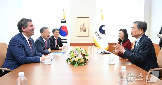 조현 외교부 장관과 김진아 외교부 2차관이 25일 방한 중인 마이클 리가스 미국 국무부 관리 및 인사 담당 부장관과 면담했다. 2025.07.25. (외교부 제공)