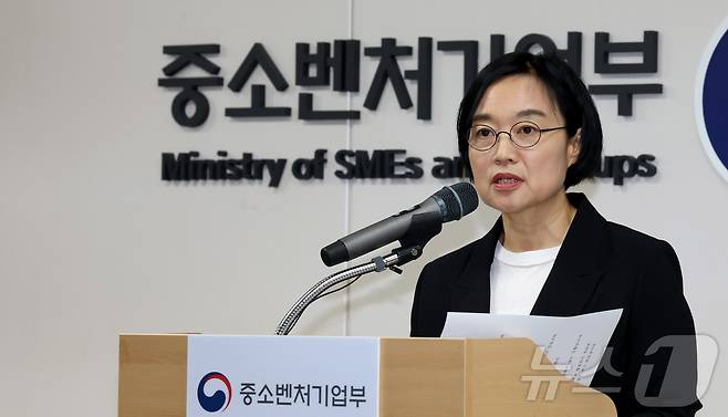 한성숙 중소벤처기업부 장관이 24일 오전 세종시 정부세종청사에서 열린 취임식에서 취임사를 하고 있다. 2025.7.24/뉴스1 ⓒ News1 김기남 기자