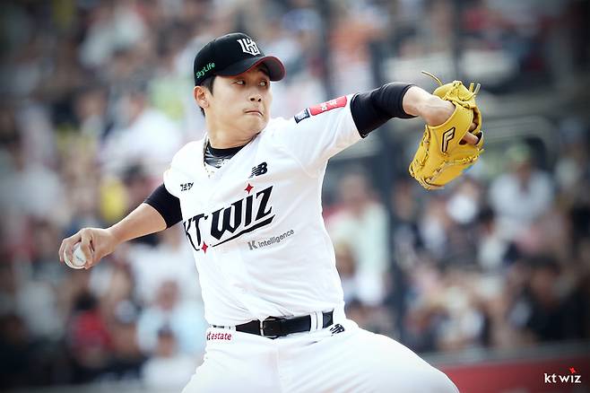 KT 박영현이 수원케이티위즈파크에서 열린 2025 KBO리그 KIA전에서 힘차게 공을 던지고 있다. 사진 | KT 위즈