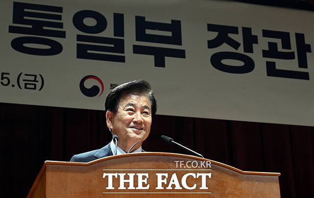정동영 신임 통일부 장관이 25일 오후 서울 종로구 정부서울청사 별관에서 열린 취임식에 참석해 취임사를 하고 있다. /임영무 기자