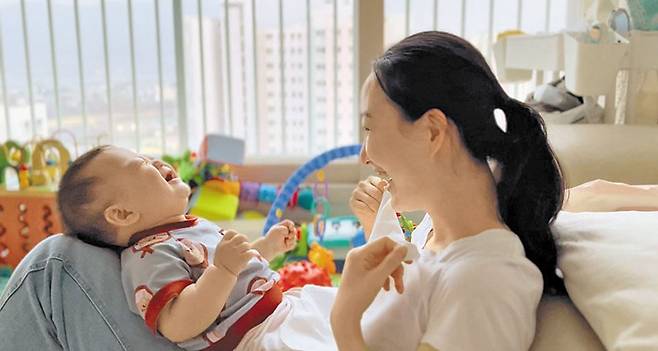 2023년‘31초 영상제’에서 우수상을 탄‘엄마랑 까아꿍’영상의 한 장면. /31초 영상제