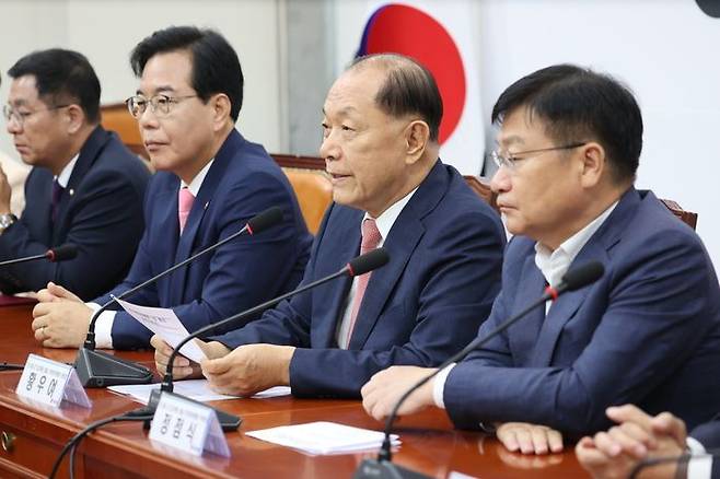 황우여 국민의힘 선거관리위원회 위원장이 14일 국회에서 열린 당대표 및 최고위원 선출 선거관리위원회 위촉장 수여식에서 발언하고 있다. ⓒ뉴시스