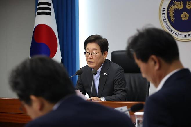 이재명 대통령이 24일 서울 용산 대통령실 청사에서 열린 4차 수석·보좌관 회의에서 발언하고 있다. 2025.7.24. 대통령실사진기자단