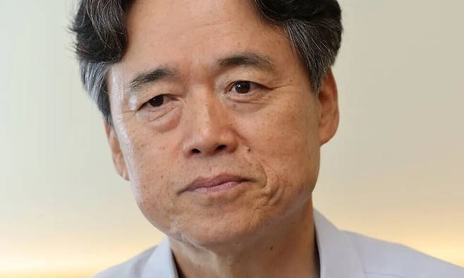 최승호 전 문화방송 사장이 2024년 7월10일 서울 중구 ‘뉴스타파’ 사무실에서 ‘한겨레21’과 인터뷰를 하고 있다. 류우종 기자 wjryu@hani.co.kr