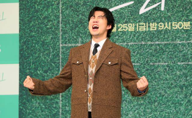 배우 윤계상이 25일 오후 서울 양천구 목동 SBS에서 열린 SBS 새 금토드라마 '트라이: 우리는 기적이 된다' 제작발표회에서 포즈를 취하고 있다. 뉴시스