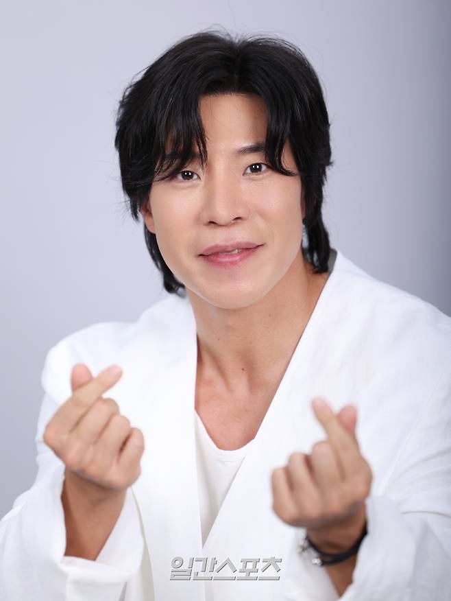 배우 태원석이 17일 오후 서울 중구 순화동 KG타워에서 진행된 일간스포츠와의 인터뷰에 앞서 포즈를 취하고 있다. 서병수 기자 qudtn@edaily.co.kr /2025.07.17/