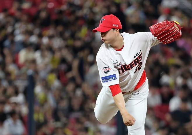 <yonhap photo-4639=""> 투구하는 정해영 (광주=연합뉴스) 조남수 기자 = 23일 광주기아챔피언스필드에서 열린 프로야구 LG 트윈스와 KIA 타이거즈의 경기. KIA 정해영이 9회에 투구하고 있다. 2025.7.23 iso64@yna.co.kr/2025-07-23 21:20:07/ <저작권자 ⓒ 1980-2025 ㈜연합뉴스. 무단 전재 재배포 금지, AI 학습 및 활용 금지></yonhap>