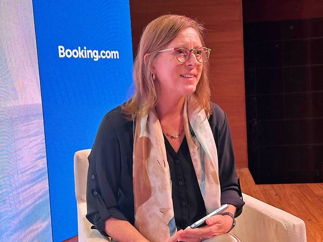 IT동아와 인터뷰 중인 마니 윌킹 부킹닷컴 최고 정보 보안 책임자 / 출처=IT동아