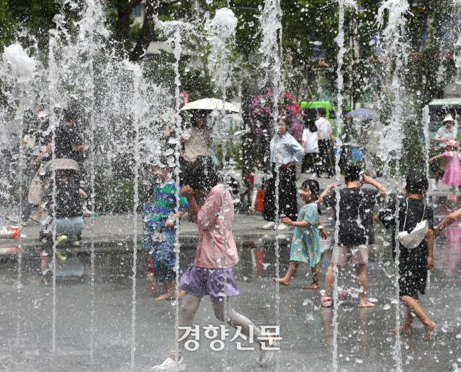 경향신문 강윤중기자