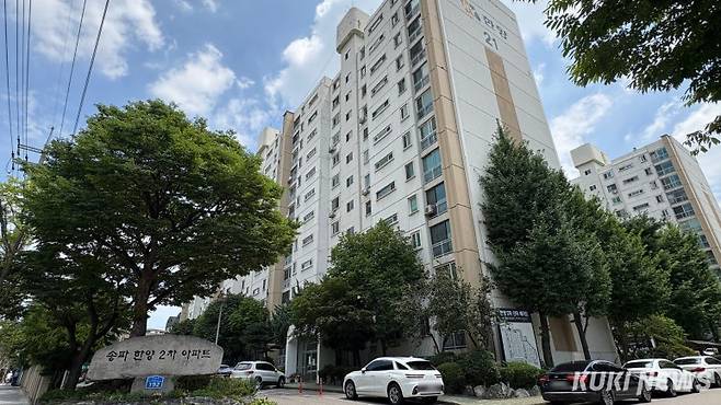 서울 송파구에 위치한 송파한양2차 아파트 입구. 이유림 기자