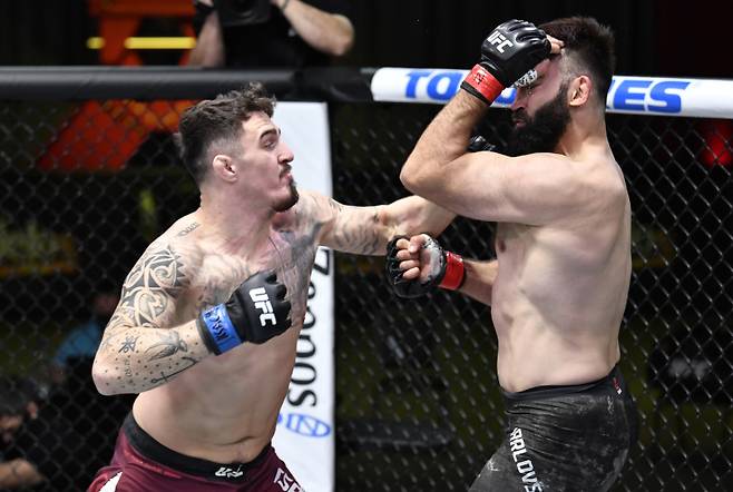 UFC 헤비급 챔피언 톰 아스피날(32·영국)이 랭킹 1위 도전자 시릴 간(35·프랑스)과 격돌한다. UFC 제공