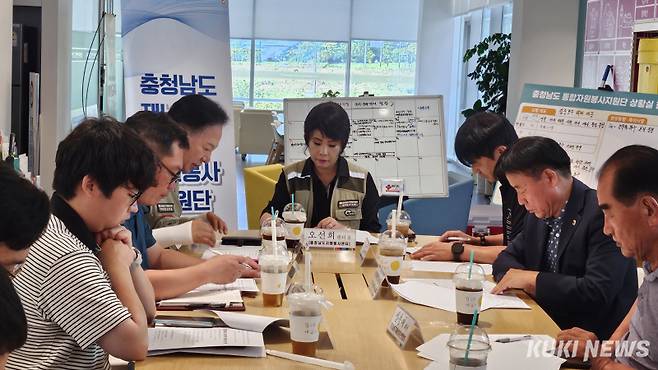 충남도는 25일 충남공감마루에서 ‘호우피해 대응 재난현장 통합자원봉사지원단 긴급 간담회’를 개최했다.