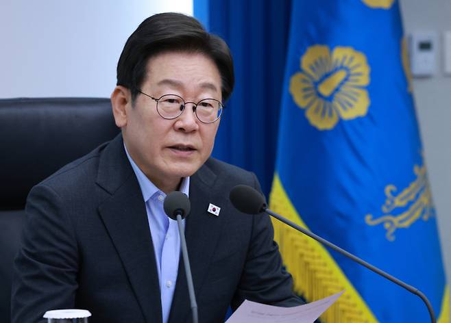 이재명 대통령이 24일 서울 용산 대통령실 청사에서 열린 5차 수석·보좌관 회의에서 발언하고 있다. 연합뉴스
