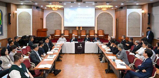 NCCK 실행위원들이 24일 서울 종로구 한국기독교회관에서 차기 총무 인선위원회 구성에 대해 논의하고 있다. 신석현 포토그래퍼