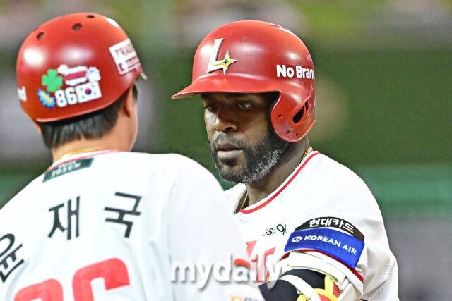 8일 인천 SSG랜더스필드에서 열린 '2025 신한 SOL BANK KBO리그' KT 위즈와 SSG랜더스 경기. SSG 에레디아가 3회말 선두타자로 나와 안타를 친 후 기뻐하고 있다./마이데일리