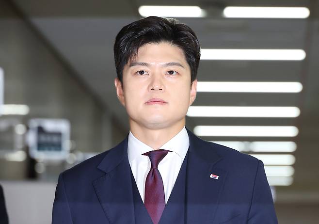 김용태 당시 국민의힘 비상대책위원장이 지난달 30일 국회에서 열린 퇴임 기자회견장으로 향하고 있다. [연합]