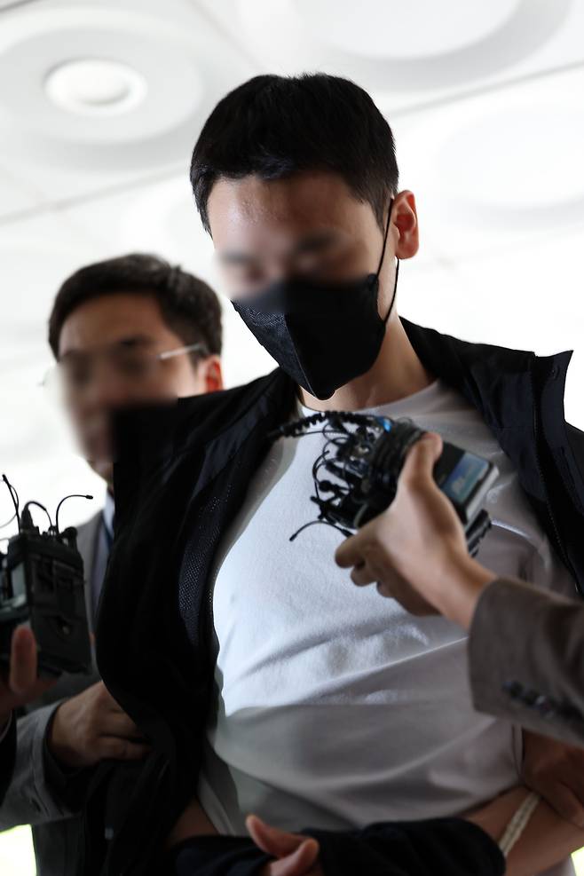 경복궁 담벼락에 낙서를 사주하고 사건 5개월 만에 검거된 일명 ‘이팀장’ 30대 남성 임모 씨가 지난해 5월 서울 서초구 서울중앙지법에서 열린 영장실질심사(구속 전 피의자심문)에 출석하고 있다. [연합]