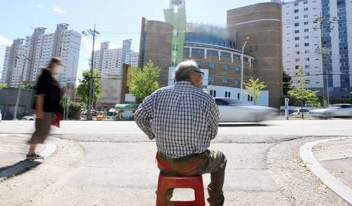 사람이 그리운 노인 기사 내용과 직접 관련 없음. [연합뉴스 자료사진. 재판매 및 DB 금지]