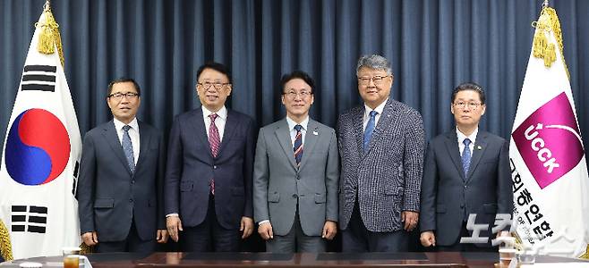 한국교회총연합 김종혁 대표회장은 "한국교회는 국민주권 정부를 표방하는 이재명 정부의 성공을 바란다"며 "단순히 민주당과 이재명 대통령의 성공이 아니라 국민의 성공이고 국가적 성공이라고 생각하기 때문"이라고 말했다. 정부청사사진기자단