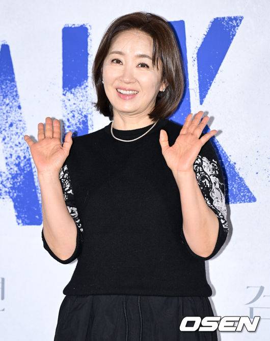[OSEN=조은정 기자]영화 '검은 소년(감독 서정원)’ 언론배급 시사회 및 기자간담회가 30일 오후 서울 용산구 CGV용산아이파크몰에서 열렸다.배우 윤유선이 포즈를 취하고 있다. 2024.01.30 /cej@osen.co.kr