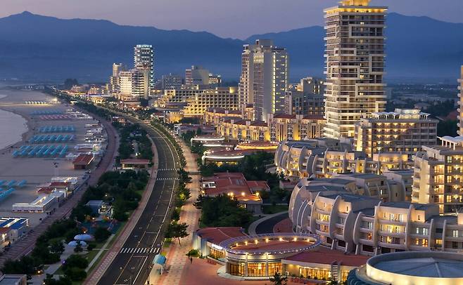북한의 대형 해변 리조트 단지인 강원도 원산갈마해안관광지구가 준공됐다. ⓒ평양 조선중앙통신