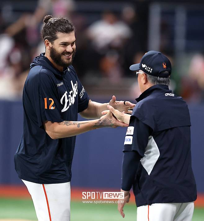 ▲ 폰세 김경문 감독 ⓒ곽혜미 기자