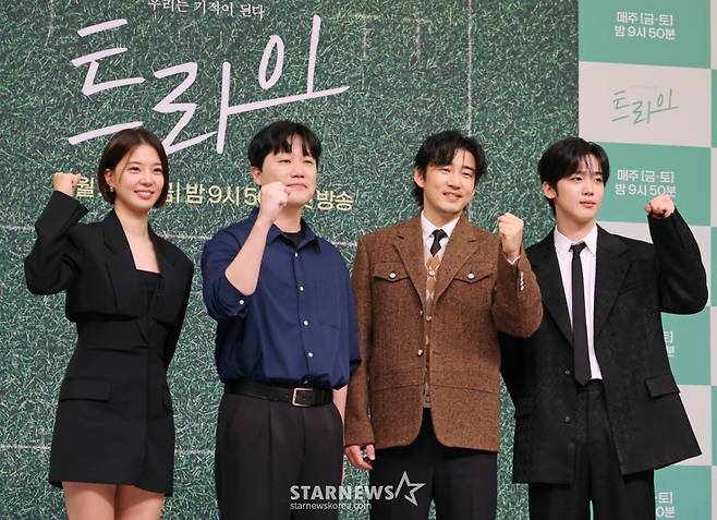 배우 임세미, 장영석 감독, 배우 윤계상, 김요한이 25일 오후 서울 양천구 SBS 사옥에서 진행된 금토드라마 '트라이: 우리는 기적이 된다' 제작발표회에 참석해 포즈를 취하고 있다.  예측불허 괴짜감독 주가람과 만년 꼴찌 한양체고 럭비부가 전국체전 우승을 향해 질주하는 코믹 성장 스포츠 드라마 '트라이: 우리는 기적이 된다'는 오늘(25일) 첫 방송된다. /2025.07.25 /사진=이동훈 photoguy@