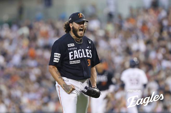 한화 이글스 선발투수 코디 폰세가 24일 잠실 두산 베어스전에 등판해 포효하고 있다. 한화 이글스