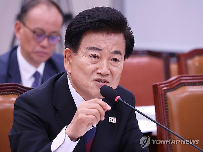 정동영 통일부 장관 (서울=연합뉴스) 김주형 기자 = 정동영 통일부 장관이 지난 14일 국회 외교통일위원회에서 열린 인사청문회에 출석해 의원 질의에 답변하고 있다. 2025.7.14 kjhpress@yna.co.kr
