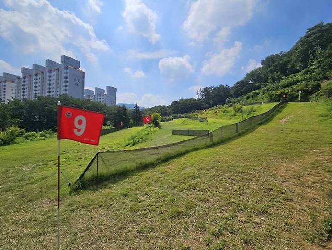 24일 서구는 풍암동 금당산 내 보전녹지에 무단·불법으로 조성된 파크골프장 강제 철거 절차에 착수했다고 밝혔다. /뉴시스