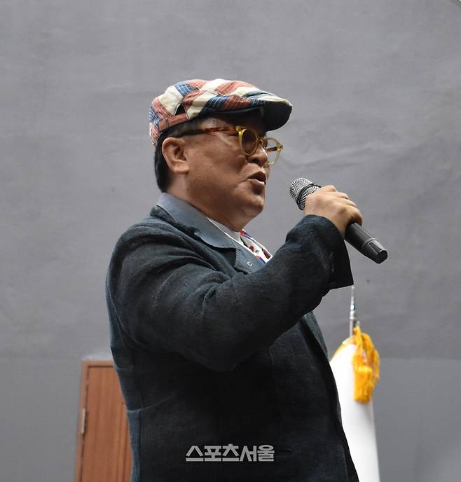 기념식을 진행하고 있는 독도가수 정광태 교수. 사진 | 이상배 전문기자