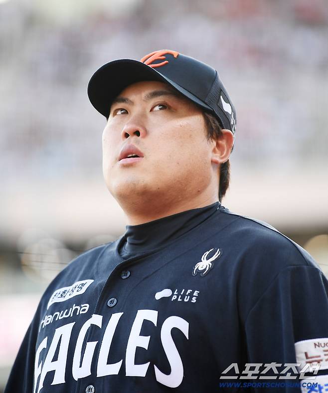 20일 수원 KT위즈파크에서 열린 한화-KT전. 한화 선발투수 류현진이 등판 전 몸을 풀고 있다. 수원=정재근 기자 cjg@sportschosun.com/2025.7.20/