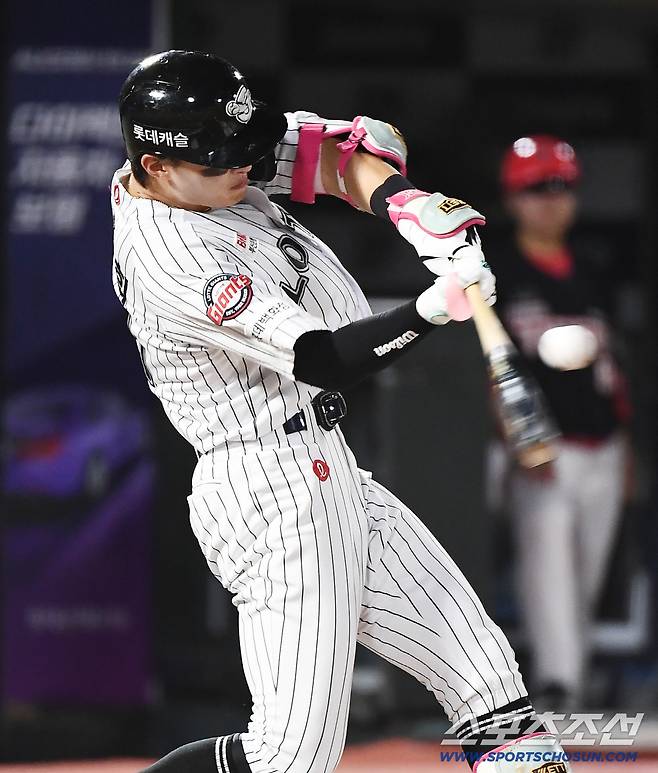 25일 부산 사직구장에서 열린 KIA와 롯데의 경기. 6회말 무사 윤동희가 타격하고 있다. 부산=정재근 기자 cjg@sportschosun.com/2025.7.25/