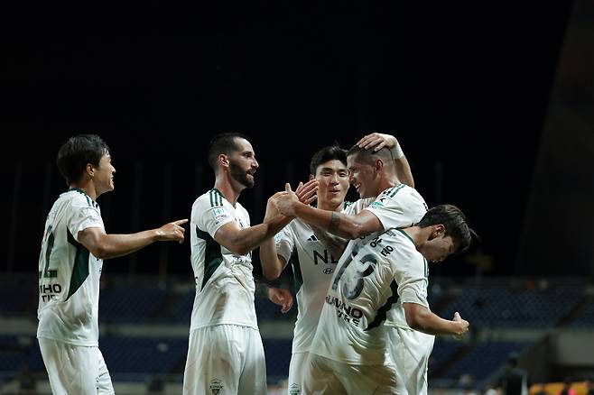 광주월드컵경기장/ K리그1/ 광주FC vs 전북현대모터스/ 전북 티아고 득점, 권창훈, 감보아, 박진섭, 강상윤/ 골 세레머니/ 사진 정재훈