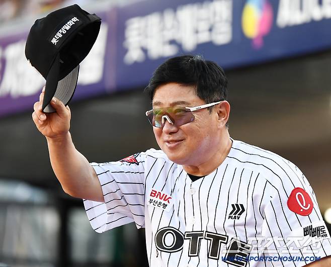 25일 부산 사직구장에서 열린 KIA와 롯데의 경기. 롯데 김태형 감독이 미소짓고 있다. 부산=정재근 기자 cjg@sportschosun.com/2025.7.25/