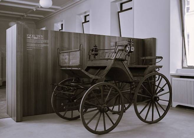 덴마크 코펜하겐 엘리어슨 쇼룸에 전시된 마차. 창업주 닐스 엘리어슨이 직접 만들었다. 엘리어슨 홈페이지