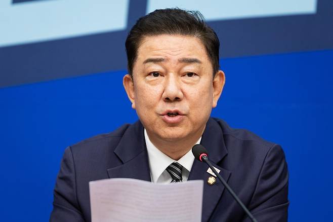 김병기 더불어민주당 당대표 직무대행 겸 원내대표가 25일 서울 여의도 국회에서 열린 최고위원회의에서 모두 발언을 하고 있다. 2025.7.25/뉴스1