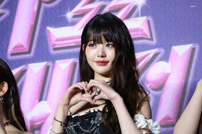 22.jpg 오늘자 SBS 가요대전 썸머 블루카펫 아이브 장원영