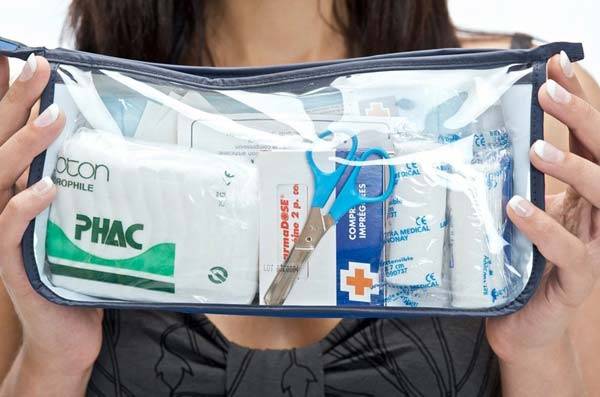 여행을 갈 때는 혹시 모를 비상 상황에서 유용하게 쓸 수 있는 약품을 미리 챙겨두는 게 좋다​./사진=클립아트코리아