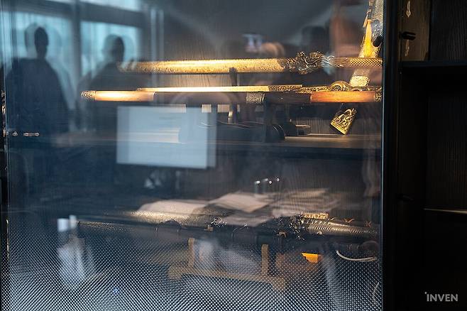 ▲ 정말 모든 곳에 있는 무기들