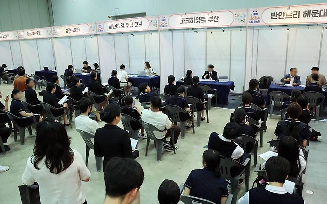 Students line up for interviews at the 2025 Busan Vocational Education and Job Fair, which opened on July 9 at Bexco Exhibition Center II. The fair featured 26 participating companies and vocational schools presenting job training programs and career support for high school attendees. (Newsis)
