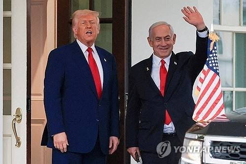 도널드 트럼프(왼쪽) 미국 대통령과 베냐민 네타냐후 이스라엘 총리. 로이터통신 연합뉴스