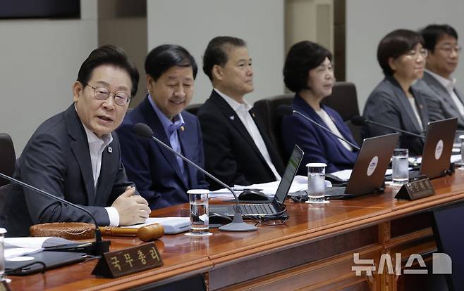 [서울=뉴시스] 최동준 기자 = 이재명 대통령이 22일 서울 용산 대통령실 청사에서 열린 국무회의에서 발언하고 있다. 2025.07.22. photocdj@newsis.com